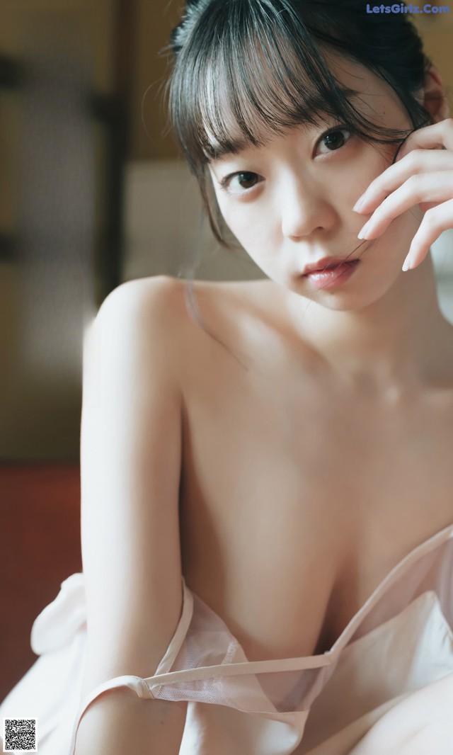 Hikaru Aoyama 青山ひかる, Weekly Playboy 2022 No.17 (週刊プレイボーイ 2022年17号) No.58034a